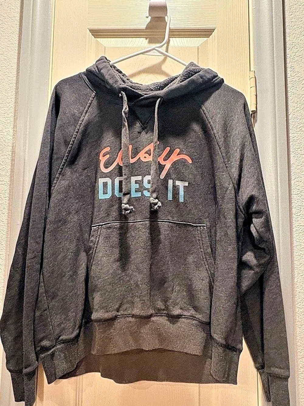 Easy Does It Pullover Graphic Hoodie in Black